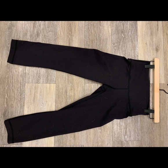 COPY - Lululemon High Rise Wunder Under Crop Legging . Black . Size 4 . Preowne… - Picture 2 of 6